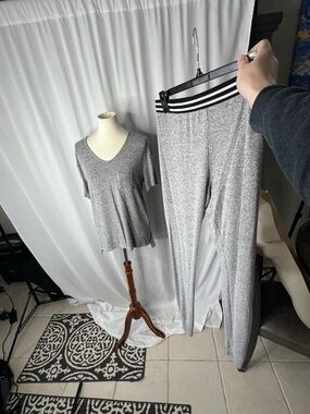 Make + Model Gray Lounge Pajama Set – Soft Knit | Top L / Pants M